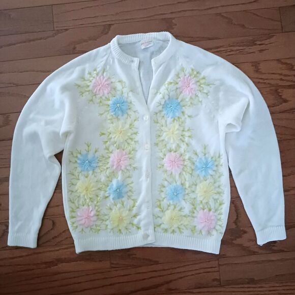 VTG Fully Fashioned Cardigan White Acrylic Pastel Flowers Made in Korea Sz M - Picture 1 of 5